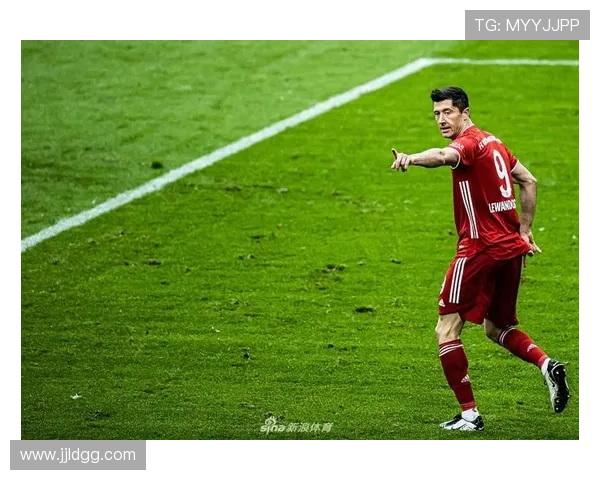 [德甲]斯基恩萨倒三角回做 多施中路推射入网.